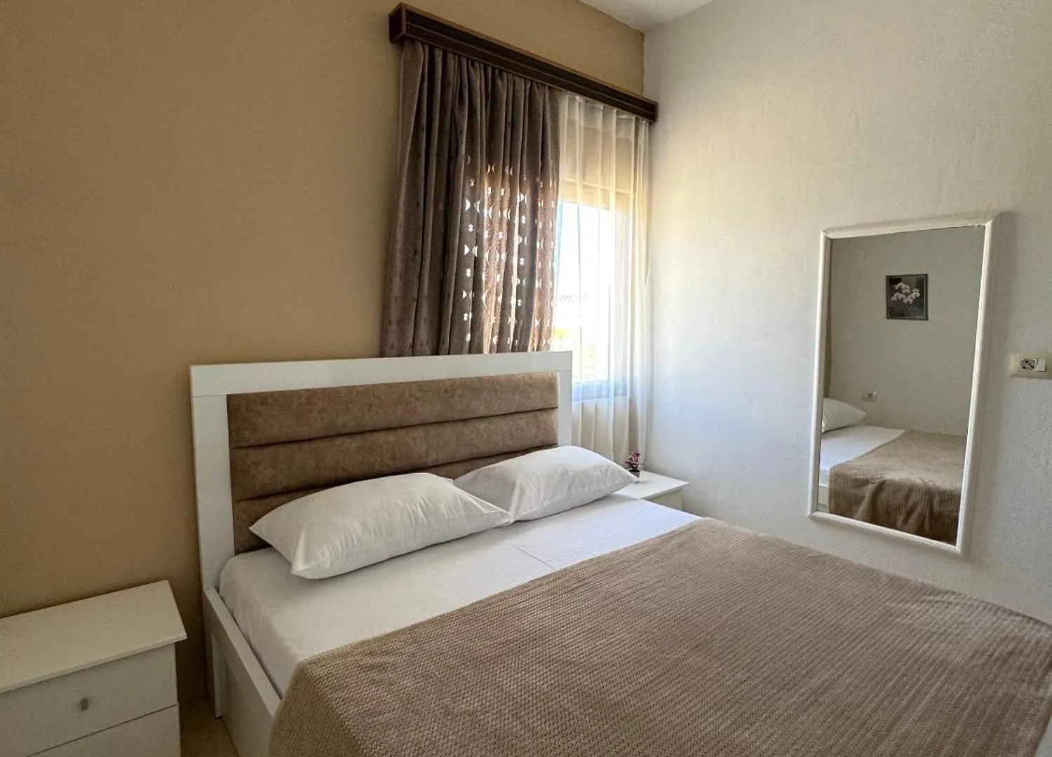 Vila Spiro Ksamil Hotel